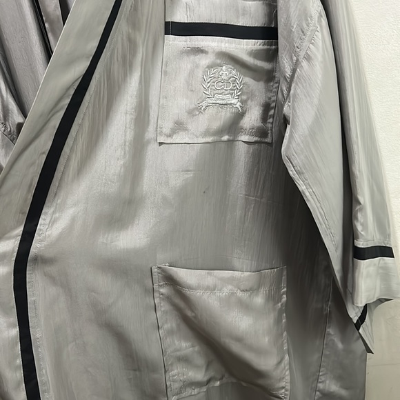 CHRISTIAN DIOR-ELEGANT/LT SILVER GREY SILK ROBE W/MATCHING BELT - Picture 7 of 13